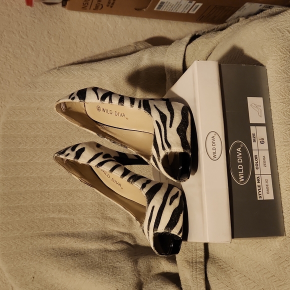BRAND NEW Zebra Pony Hair Open Toe Pumps - Picture 3 of 4